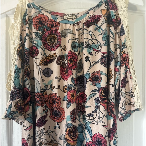 Floral Shirt Female Medium - Picture 1 of 4